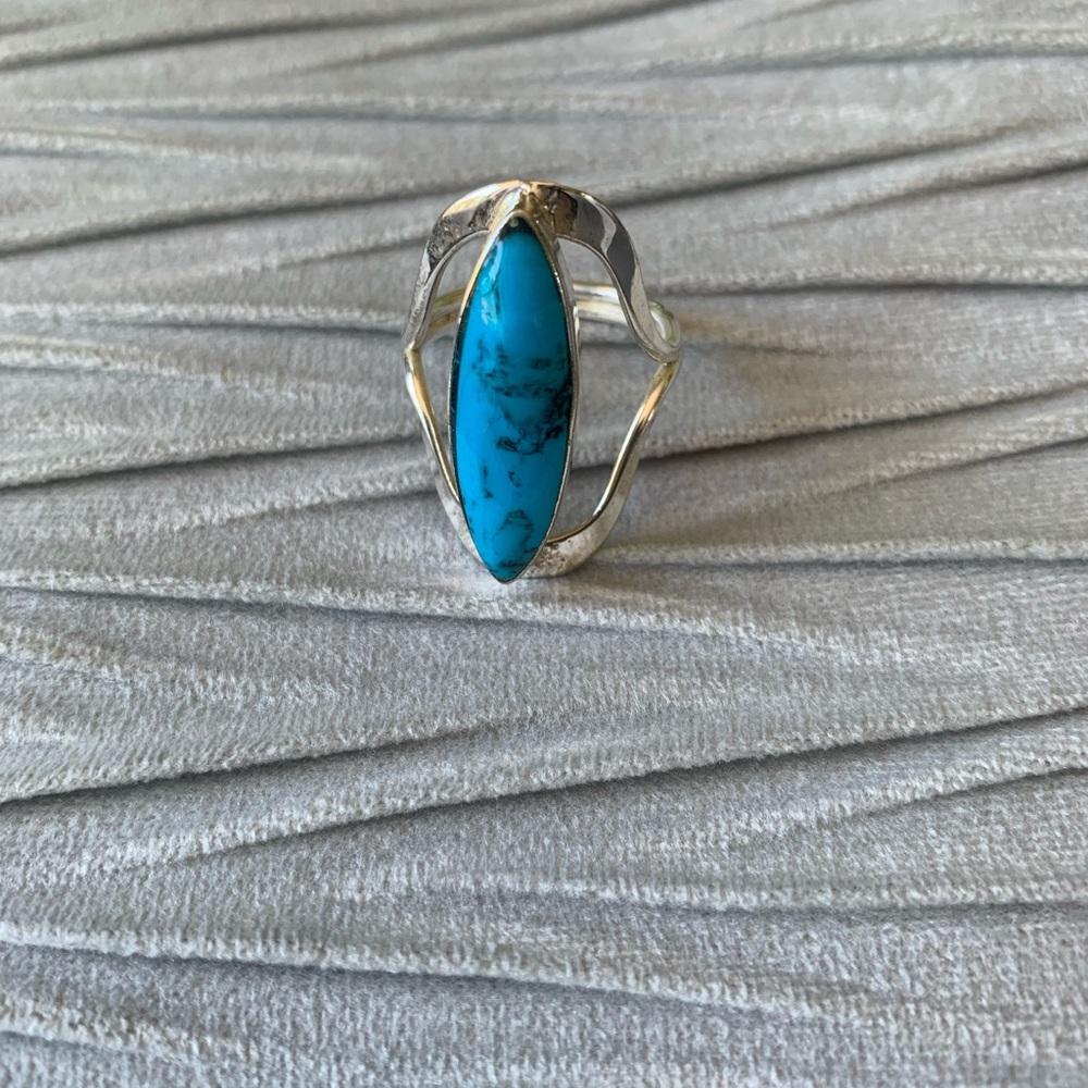 New silver ring - Picture 2 of 4
